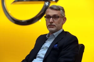 Stellantis Türkiye Parça ve Servisler Genel Müdürü Mehmet Akın, elektrikli