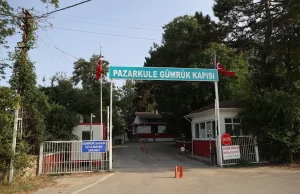 Edirne Valiliğinden yapılan yazılı açıklamada, Yunanistan'a hava yoluyla seyahatlerde herhangi