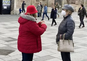 Almanya'da halk Kovid-19'a karşı sağlık çalışanlarının kullandığı 'FFP2 maskesi' kullanacak