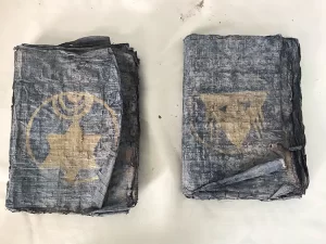 Gaziantep'te dün ele geçirilen tarihi eser olduğu değerlendirilen altın yazmalı