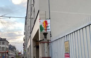 Almanya’nın Hessen eyaleti Frankfurt-Höchst kentinde, Mevlana Camii’ne boyalı saldırı düzenlendi.