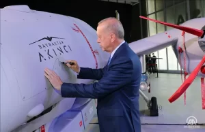Milli ve özgün tasarlanıp geliştirilen Akıncı TİHA'lar, tüm uçuşlarında Cumhurbaşkanı