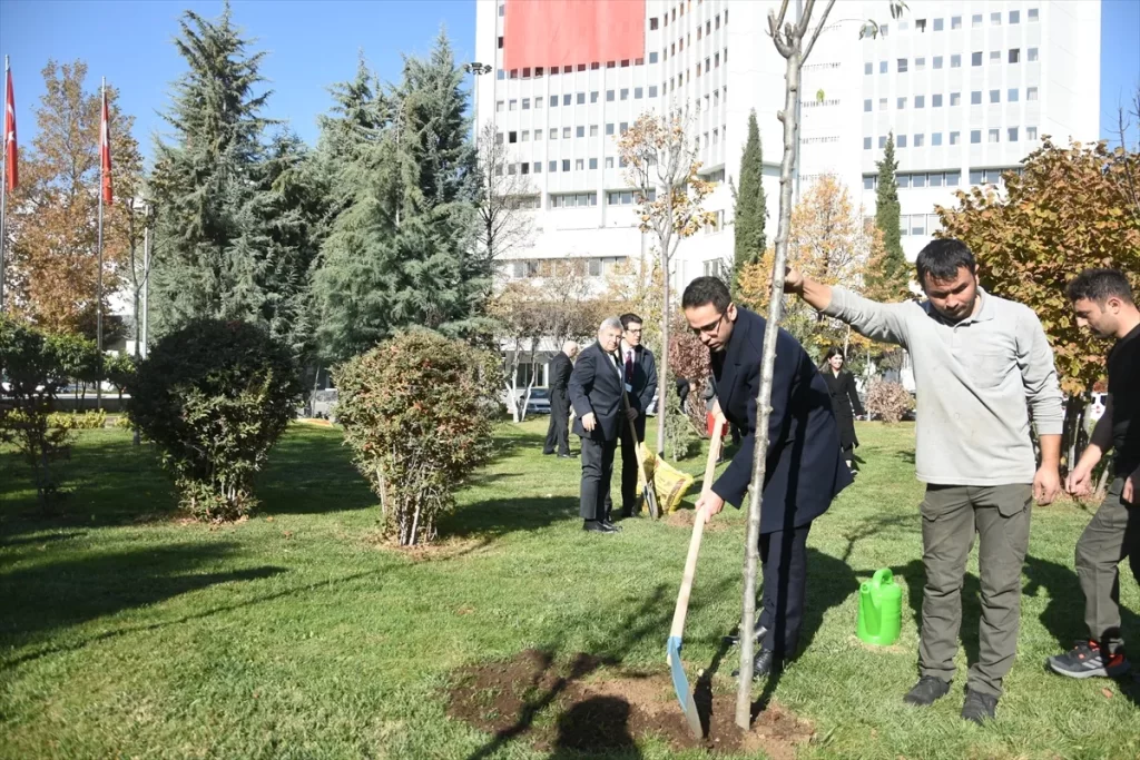 "Milli Ağaçlandırma Günü" kapsamında Dışişleri Bakanlığı bahçesine 44 fidan dikildi