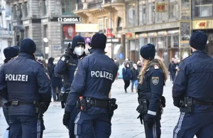 Yasağa rağmen gösteri düzenleyenler 720 avroya kadar para cezasına çarptırılacak.