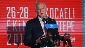 Papandreou: Türkiye hiçbir ülkenin yapmadığını yapıyor Eski Yunanistan Başbakanı Papandreou,