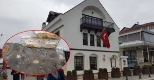 Kosova'da Türkiye Cumhuriyeti Prizren Başkonsolosluğuna molotoflu saldırı düzenlendi.