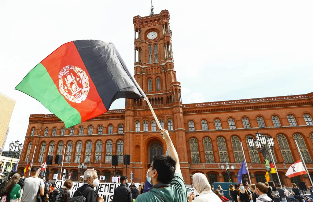 Berlin'de Afganistan'da tehlikede olanların tahliyesi için gösteri düzenlendi