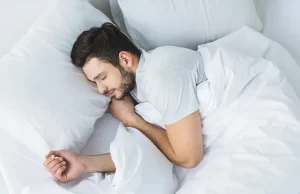 Uzmanlar, gece geç yatmanın vücutta bir dizi olumsuz etkiye yol
