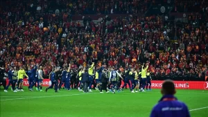 Fenerbahçe Kulübü, Galatasaray'ı 1-0 yendikleri derbinin ardından sarı-kırmızılıların yaşadıkları mağlubiyetin