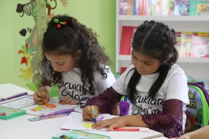 Sanatçı Gülben Ergen'in kuruculuğunu ve başkanlığını üstlendiği Çocuklar Gülsün Diye