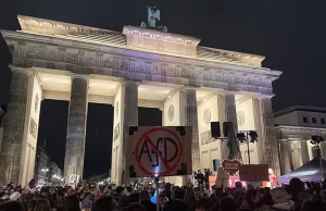 Almanya'nın başkenti Berlin ve Köln kentlerinde, aşırı sağ hareketlere karşı