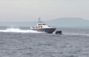 Yunan güvenlik güçlerinin, 25 sığınmacıyı darp ettikten sonra açık denize