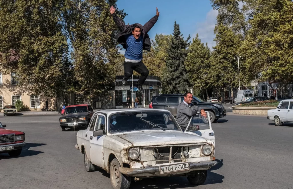 Şuşa sevinci fotografına YTB özel ödülü