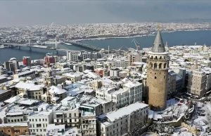 İstanbul'da cumartesi akşamı başlayan kar yağışı, bazı bölgelerde zaman zaman