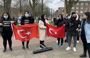 Hollanda'da polisin, öldürülen 16 yaşındaki Türk kızıyla ilgili ırkçı söylemlerini