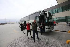 Yunanistan'ın Igoumenitsa Limanı'ndan İtalya'nın Brindisi Limanı'na seyrederken yangın çıkan feribottan