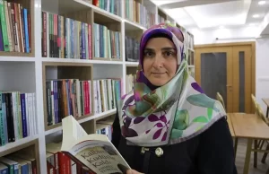 Bingöllü Türkçe öğretmeni Saadet Çiçek Bamja, "Ya başını açacaksın ya