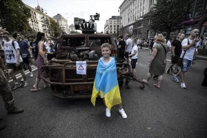 Ukrayna güçlerince savaşta ele geçirilen Rus ordusuna ait kullanılmaz haldeki
