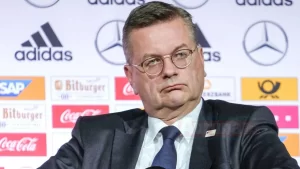 BERLİN   Almanya Futbol Federasyonu (DFB) Başkanı Reinhard Grindel, görevinden