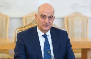 Yunanistan Dışişleri Bakanı Nikos Dendias, Ukrayna'ya gidecek insani yardıma bizzat