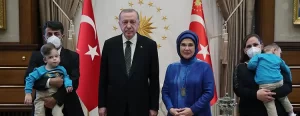 Cumhurbaşkanı Recep Tayyip Erdoğan, Antalyalı siyam ikizleri Derman ve Yiğit