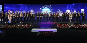 - "İş birliğini, barışı, diplomasiyi önceleyen dengeli politikamızla Rusya-Ukrayna Savaşı'nın