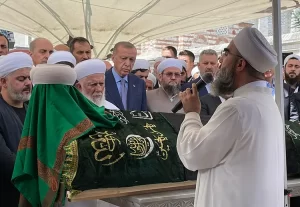Tedavi gördüğü hastanede 93 yaşında vefat eden din alimi Mahmut