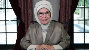Emine Erdoğan, bayramın, "aile olmak, paylaşmak ve hatırlanmak" olduğuna işaret