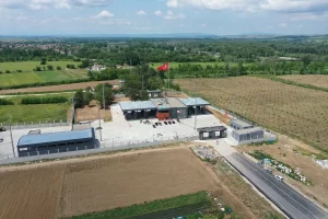 Yeni yüzüyle hizmet vermeye başlayan sınır kapısında tek olan peron