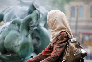 Almanya'nın başkenti Berlin'de, iki Türk kadının, kendi aralarında Türkçe konuştukları