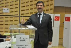 Almanya'dan AK Parti milletvekili adayı olan Zafer Sırakaya oyunu Cumartesi