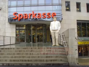 BERLİN     BaFin ve Bundesbank, Almanya'da bin 400 küçük
