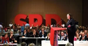 Almanya’da Andrea Nahles olağanüstü kongrede oyların yüzde 66’sını alarak, SPD’nin