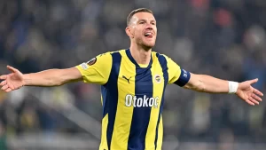 Fenerbahçeli futbolcu Edin Dzeko’nun elinde kırık tespit edildi. Sarı-lacivertli kulüpten