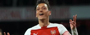 İngiltere Premier Lig ekiplerinden Arsenal'de forma giyen Türk asıllı Alman