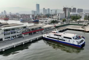 İzmir Büyükşehir Belediyesi tarafından hayata geçirilen İzmir-Midilli seferleri bugün başladı.