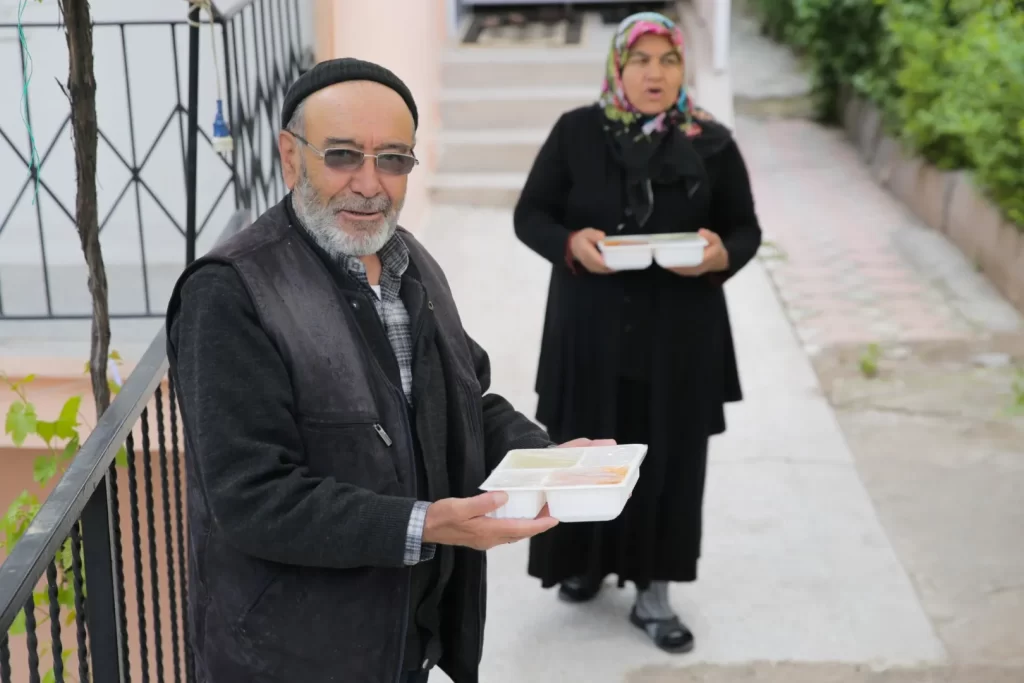 Türkiye Diyanet Vakfı’ndan 13 bin kişiye iftar paketi