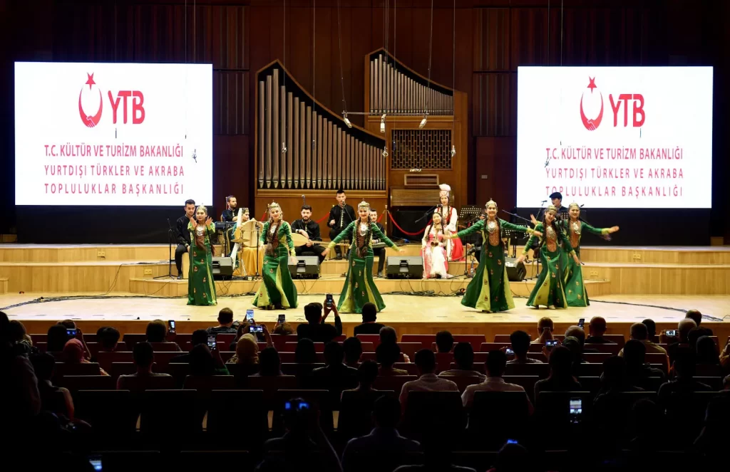 YTB destekleriyle Otağ Türk Dünyası Müzik Topluluğu Ankara’da sahne aldı