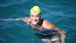 Bodrumlu yüzücü Aysu Türkoğlu, İngiltere ve Fransa arasındaki Manş Denizi'ni