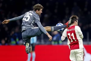 BERLİN   Bayern Münihli Müller, Ajaxlı Tagliafico'dan özür diledi  