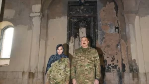 Aliyev'in eşi Mihriban Aliyeva'nın Instagram sayfasından paylaştığı görüntülerde, Cumhurbaşkanı Aliyev'in