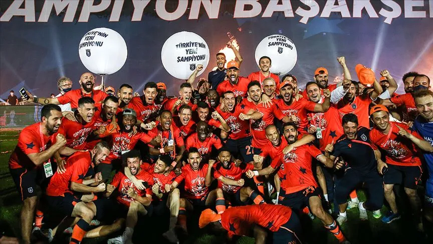 Süper Lig'de ilk üçe giren takımlar: M.Başakşehir