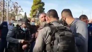 Kutsal Topraklardaki Kilise Liderleri Müsteşarı Vedi Ebu Nassar, yaptığı yazılı