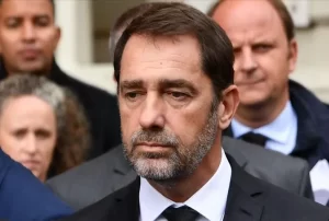 Fransa İçişleri Bakanı Castaner, yurt dışından imamların 2024 yılı itibarıyla