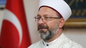 Erbaş, sosyal medyadan yaptığı paylaşımda, "Pandemi sürecinde kan bağışında bulunarak