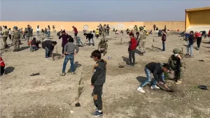 Milli Savunma Bakanlığı (MSB), Tel Abyad'da bir okulun bahçesine Mehmetçik