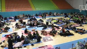 Merkez üssü Sivrice ilçesi olan deprem sonrası evleri güvenli olmadığı