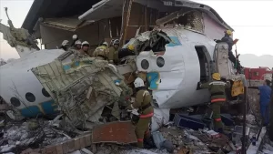 Kazakistan'ın Almatı kentinde Fokker 100 tipi yolcu uçağının kalkışı sırasında