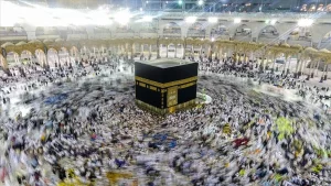 Mekke'de Mescid-i Haram'ın ortasında bulunan ve Müslümanların kıblesi olan Kabe-i