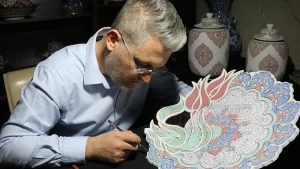 Ailesinin üçüncü kuşak temsilcisi Kütahyalı çini ustası Mustafa Dumanlar eski